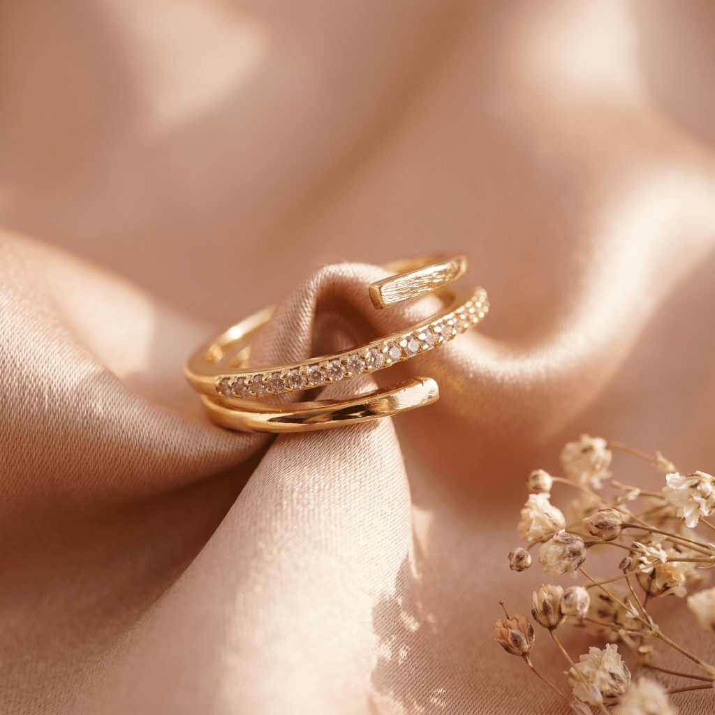 Orniveil Pavé Coil Ring
